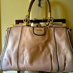 Coach Madison Pinnacle Carie